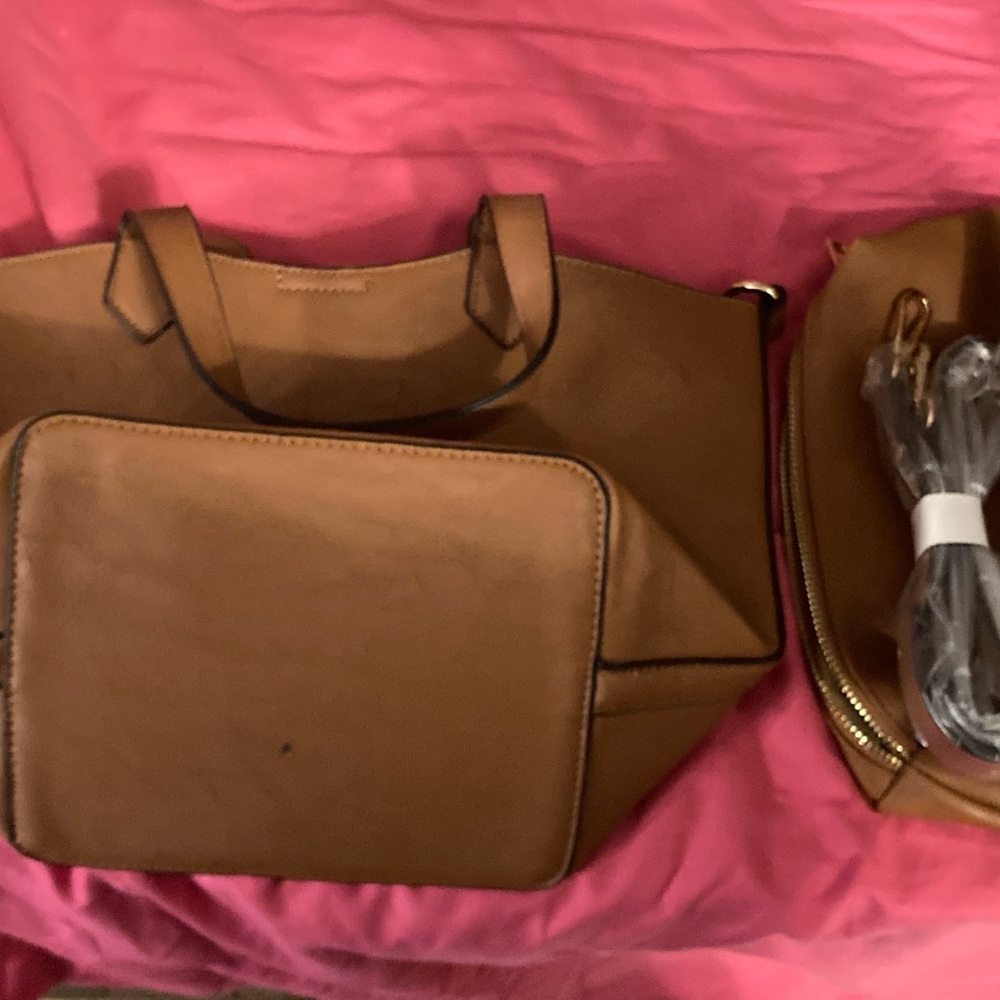 Brown handbag no logo. Includes small bag that would be great for make up!
